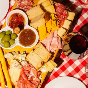 Vinsmaking med ost og spekemat